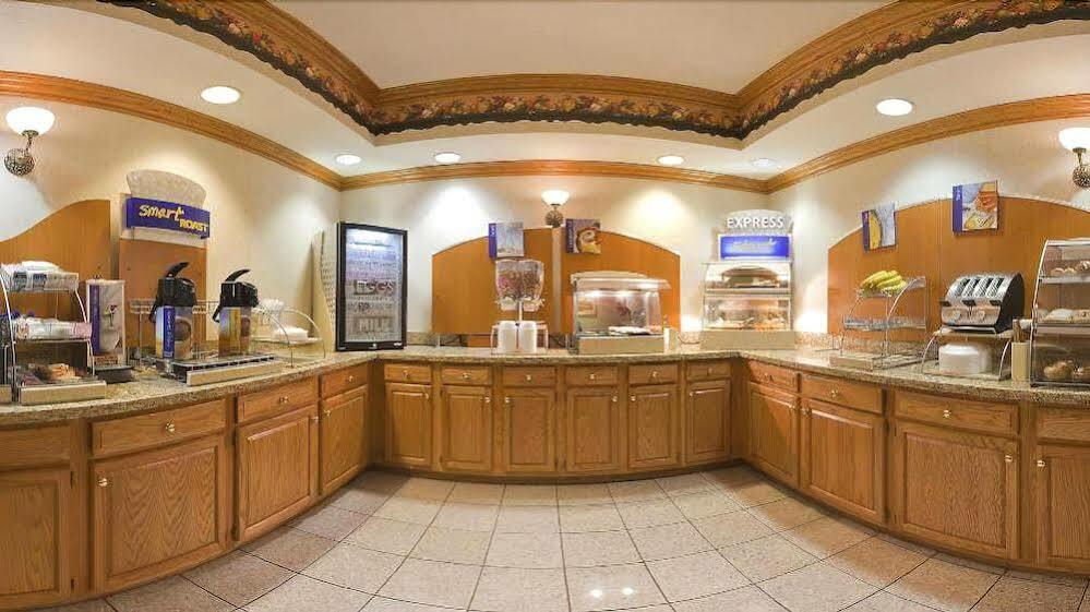 Holiday Inn Express Hotel & Suites Charlotte By Ihg Εξωτερικό φωτογραφία