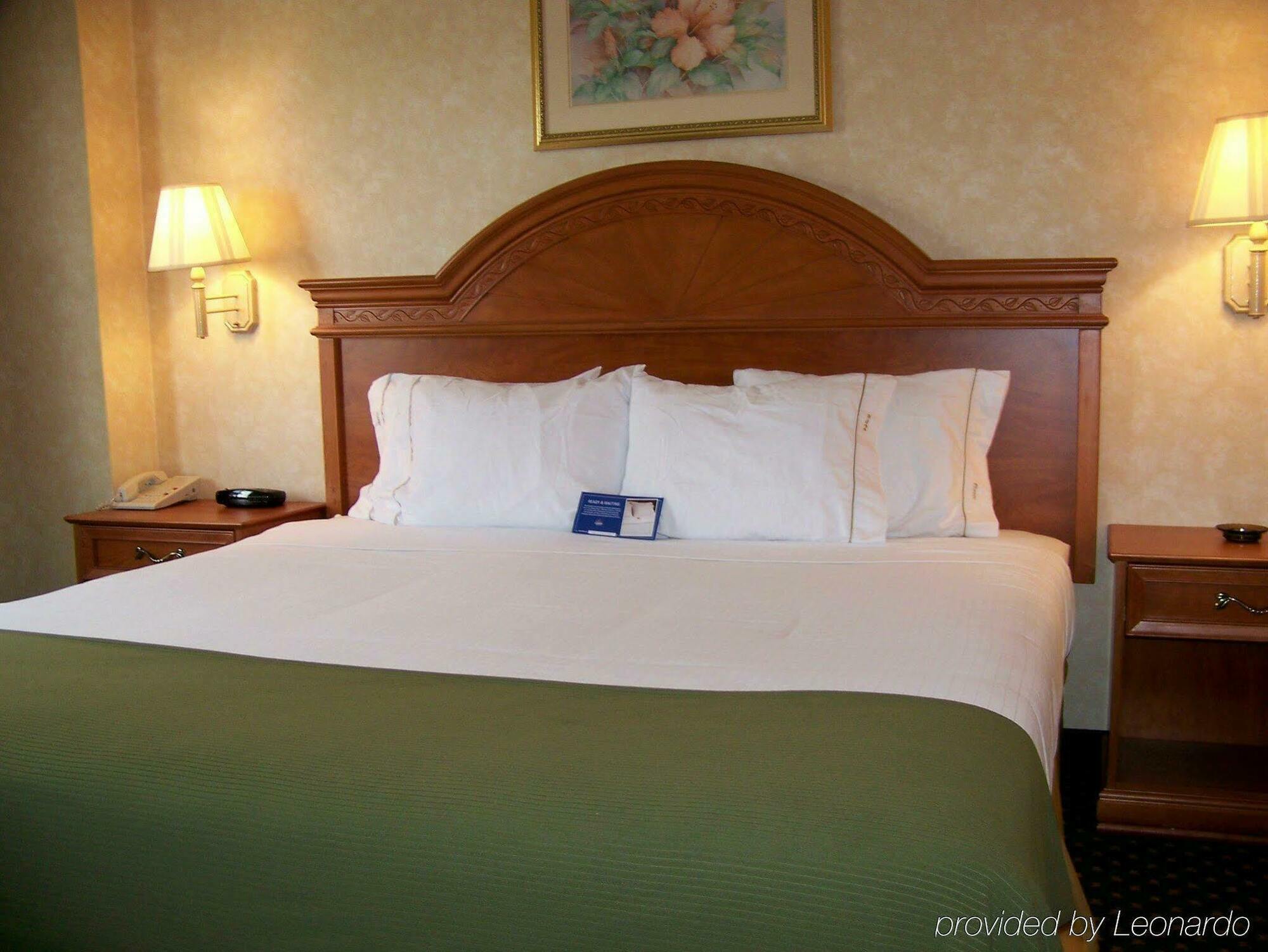Holiday Inn Express Hotel & Suites Charlotte By Ihg Εξωτερικό φωτογραφία