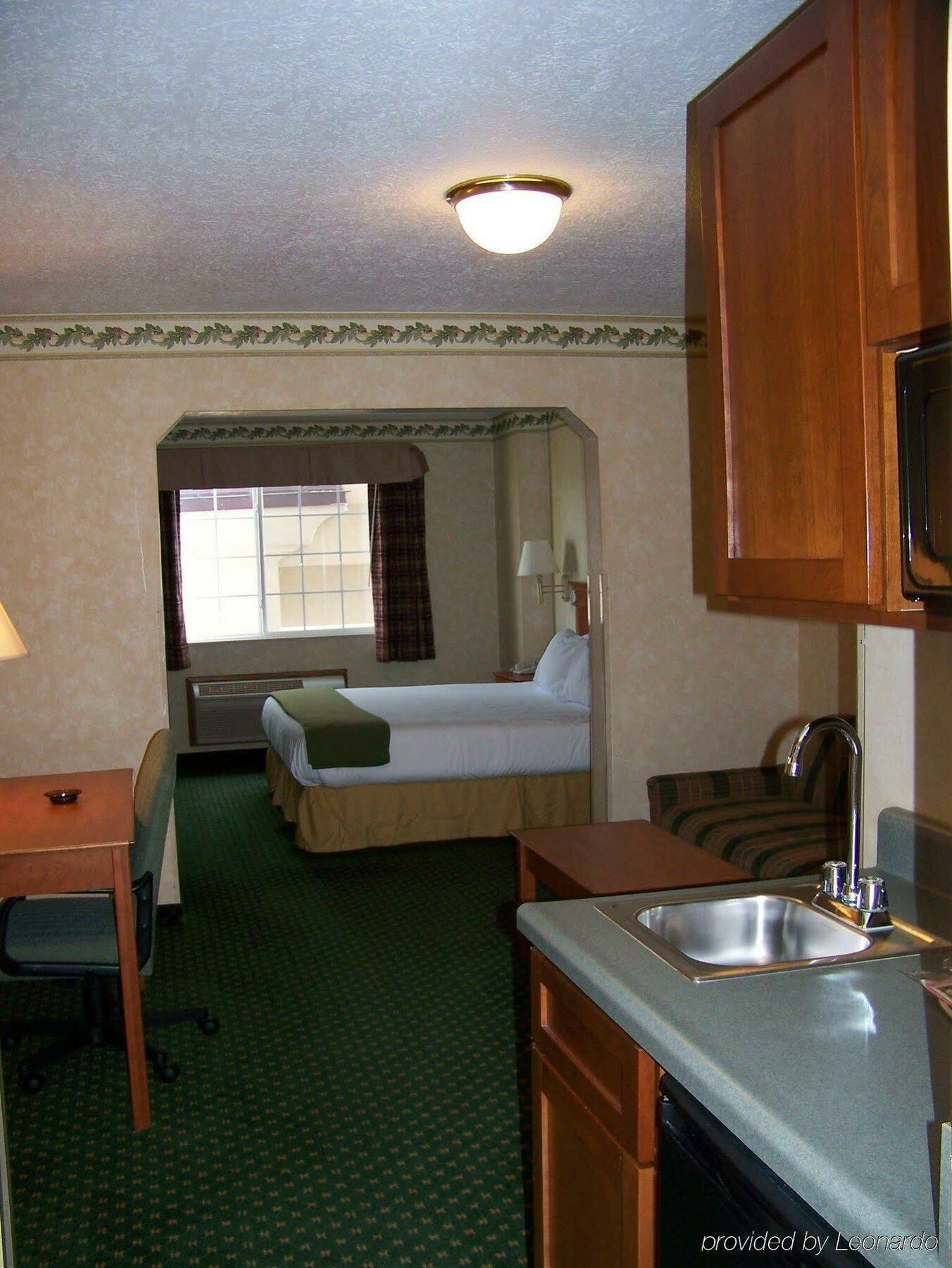 Holiday Inn Express Hotel & Suites Charlotte By Ihg Εξωτερικό φωτογραφία