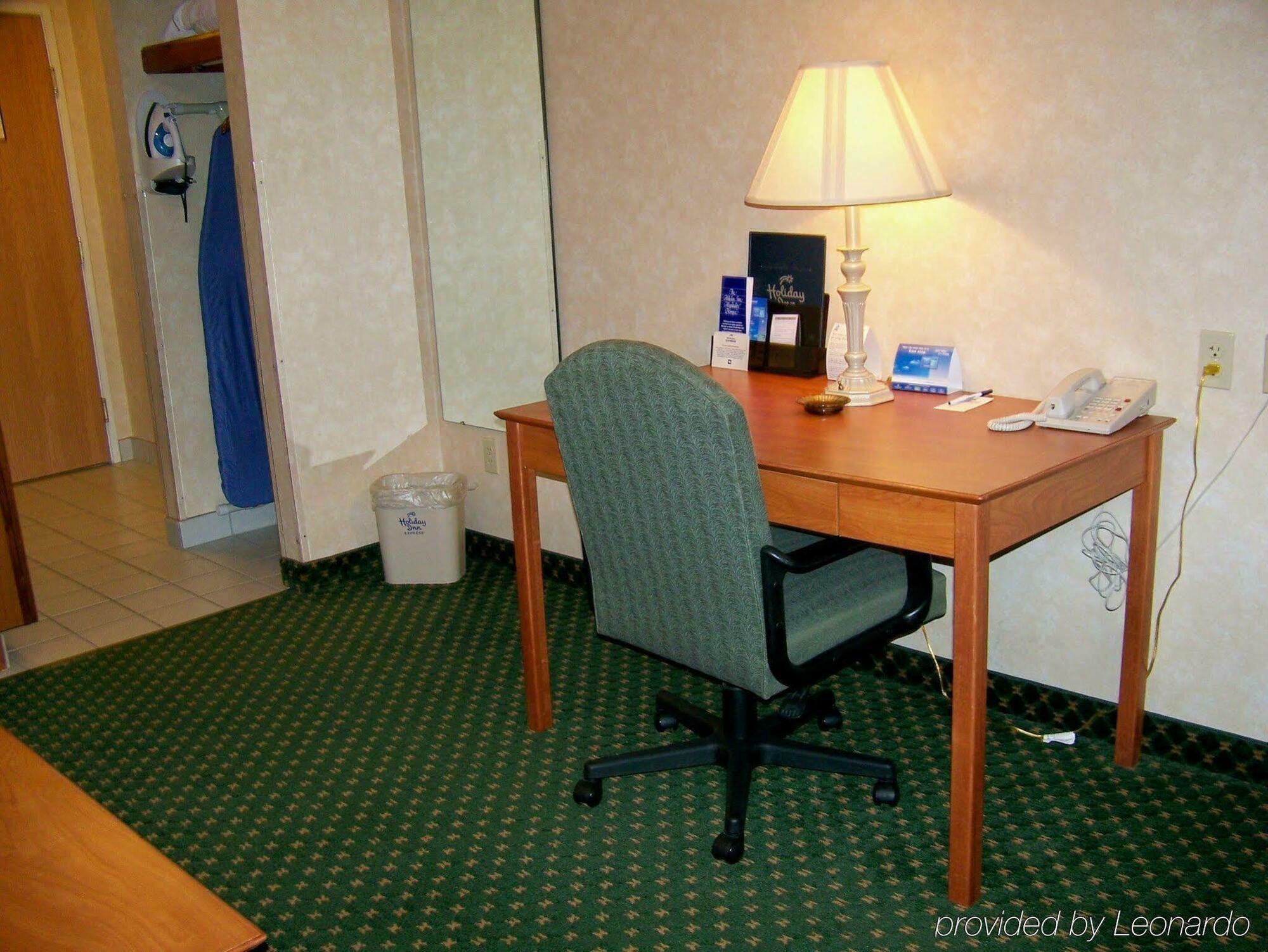 Holiday Inn Express Hotel & Suites Charlotte By Ihg Εξωτερικό φωτογραφία